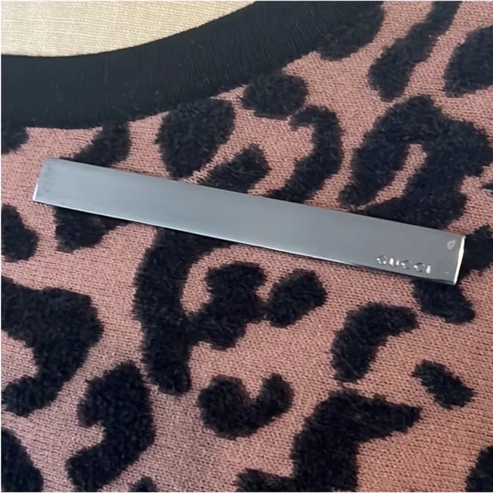 Authentic Gucci luxury designer signature silver scarf dress pin brooch